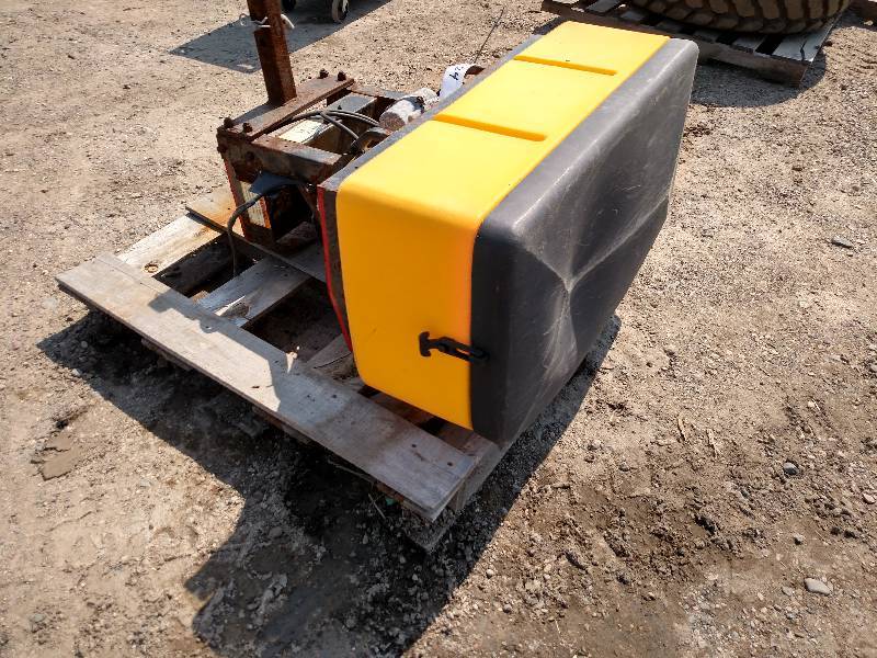 lot 24 image: Snow EX 3 Electric Sander, 2 Hitc...
