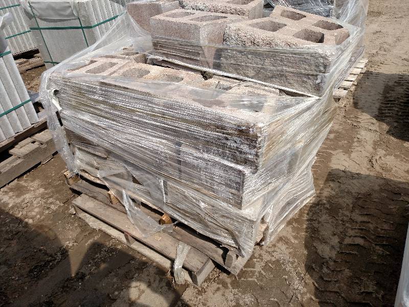 lot 51 image: Wall Block, 8x18x12...