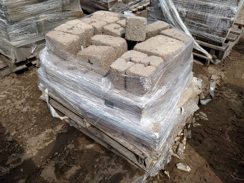 lot 54 image: Various Wall Block...