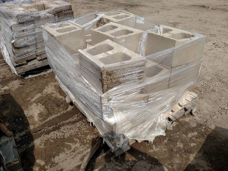 lot 60 image: Wall Block, 8x18x12...