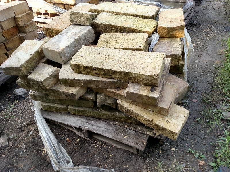 lot 109 image: Limestone Wall Blocks, Various Leng...