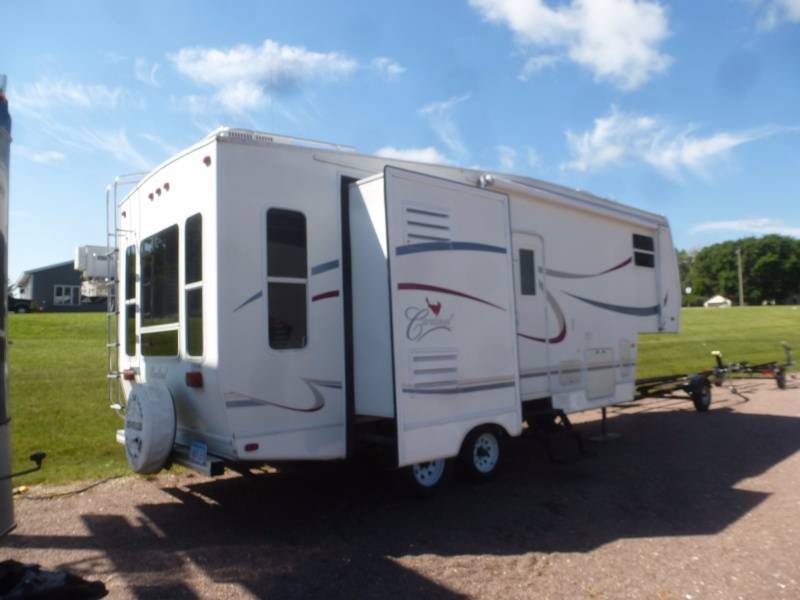 lot 5 image: 2001 Forest River Cardinal 5th Wheel RV