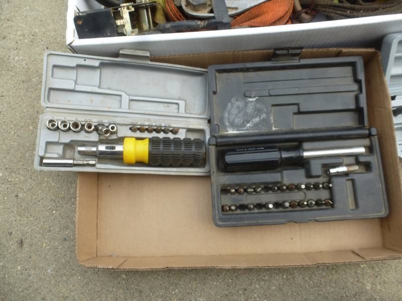 lot 13 image: Nut Driver sets, Load straps