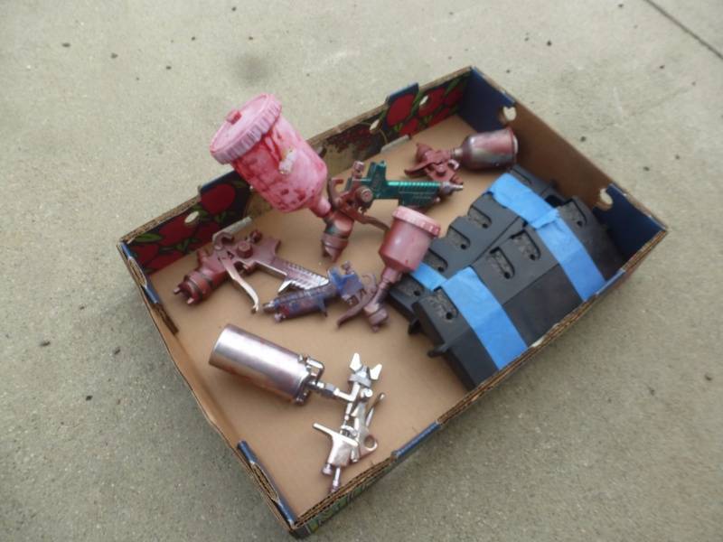 lot 16 image: Paint Spay Guns