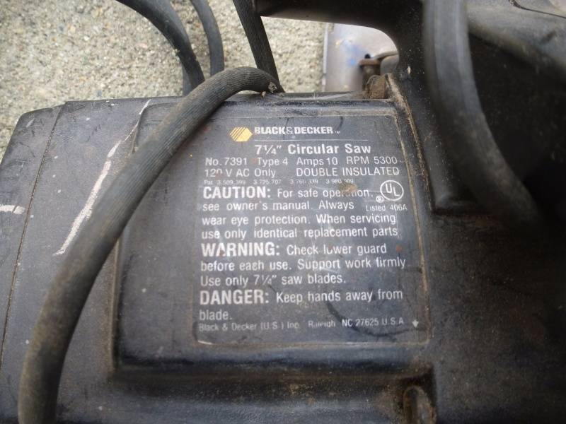 lot 25 image: Black & Decker Circle Saw 2 14 Hp