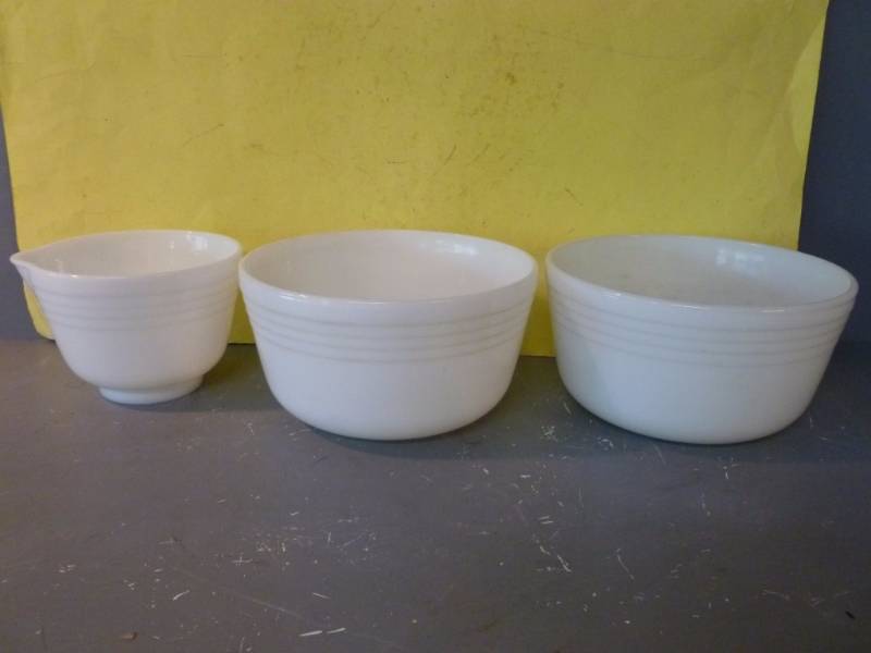 Vintage Pyrex Bowl Set