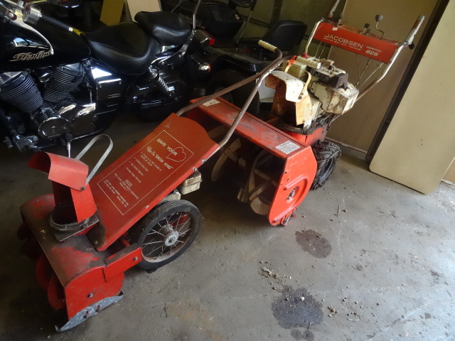lot 5 image: Jacobsen Imperial 826 Snow Blower,