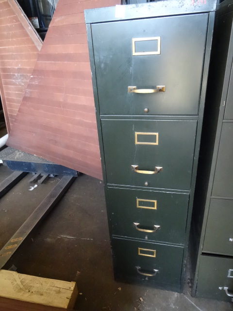 lot 15 image: 15 Metal 4 Drawer File Cabinet