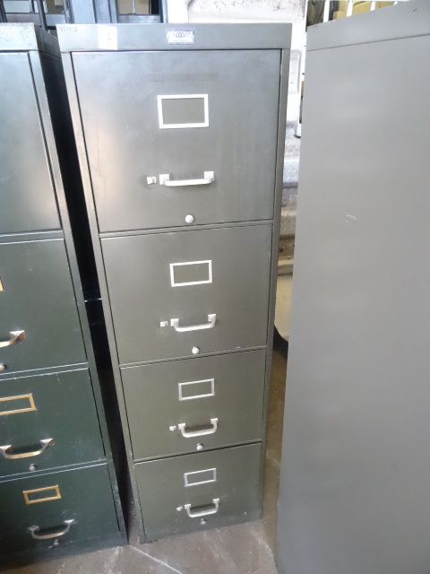lot 16 image: 15 Metal 4 Drawer File Cabinet