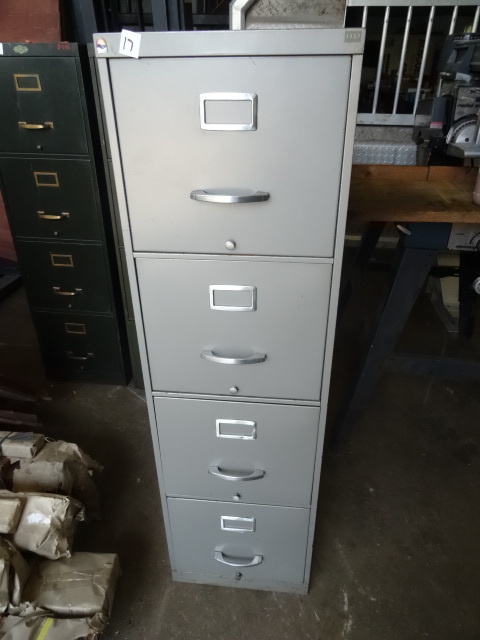 lot 17 image: 15 Metal 4 Drawer File Cabinet