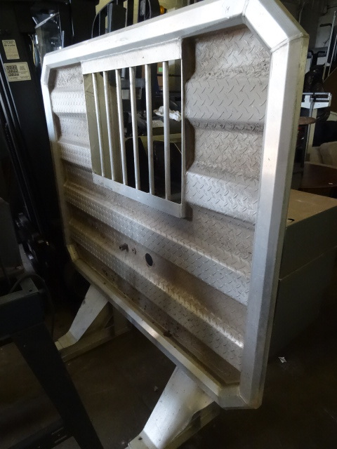 lot 19 image: Aluminum Headache Rack For A Semi