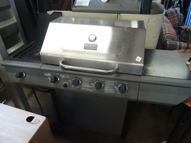 lot 22 image: Charbroil Classic  Propane Grill