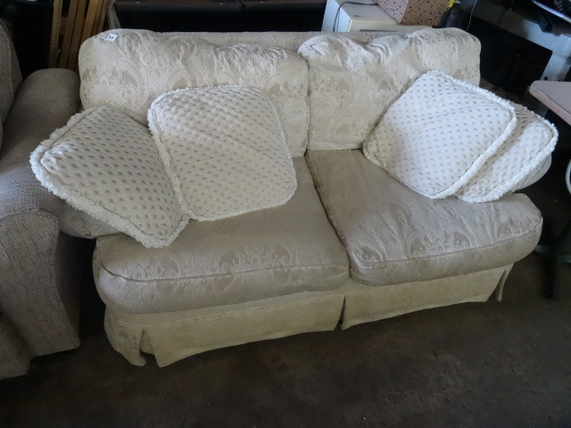 lot 30 image: Love Seat Sofa Couch.