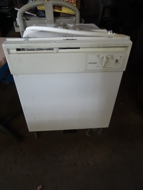 lot 32 image: Hot Point Dish Washer,