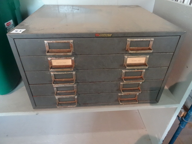 lot 42 image: 4 Drawer Metal Cabinet