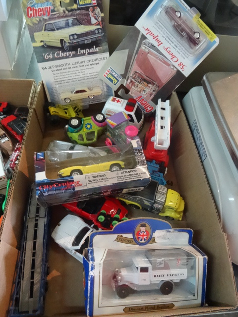 lot 53 image: Misc Die Cast Cars, Some New