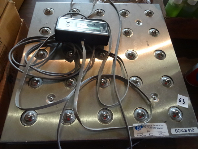 lot 63 image: NCI 150 Lb. Capacity Roller Scale