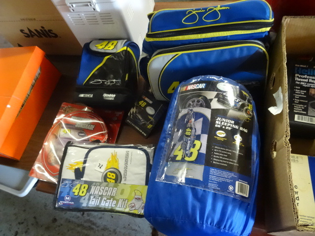 lot 72 image: Nascar Items, Sleeping Bag, Tailgate Cover,