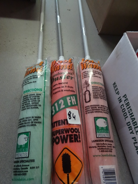 lot 84 image: 4 New Dust Wands