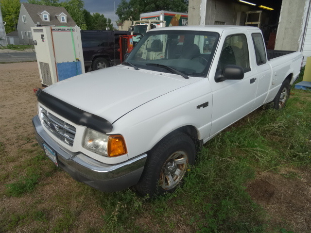 lot 3 image: 2002 Ford Ranger