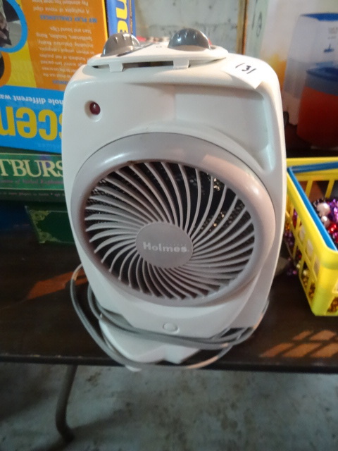 lot 131 image: Holmes Personal Heater Fan