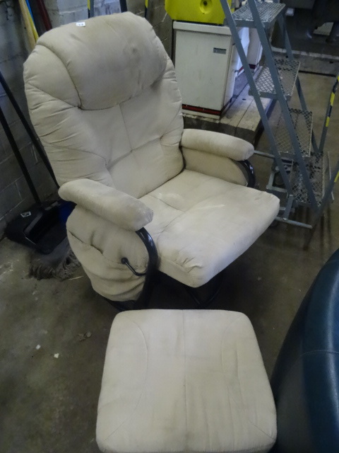 lot 160 image: Metal Framed Glider Rocker