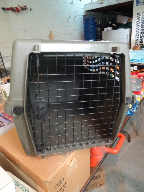 lot 180 image: Portable Pet Carrier 26 X 18 X 16