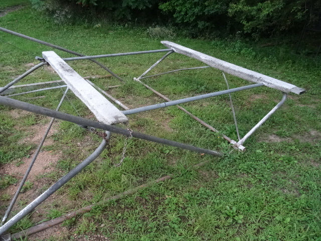 lot 186 image: Boat lift
