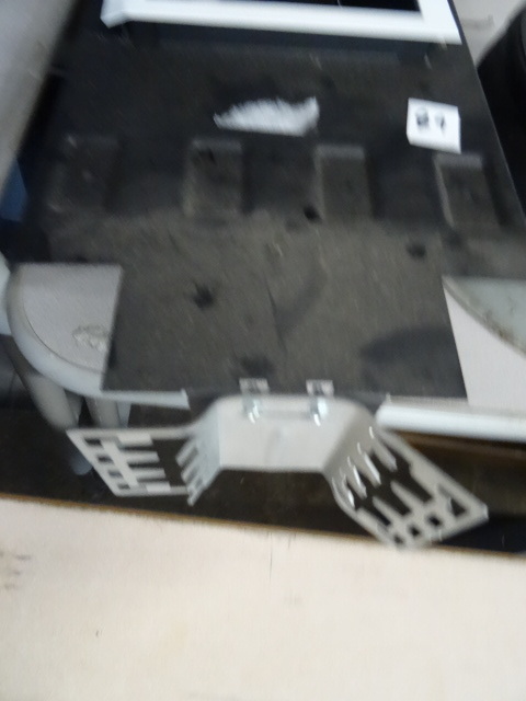lot 89 image: Recessed Combo Light. Holds 4 Bulbs