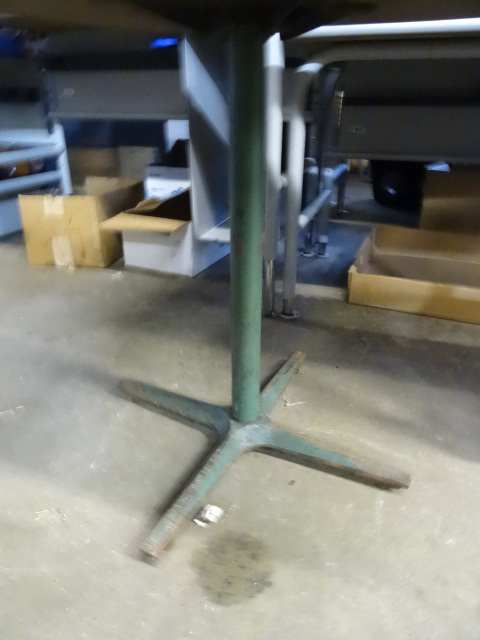 lot 90 image: 30 X 30 Metal Framed Table.