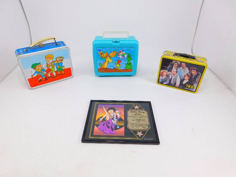 Lot of Vintage Lunch Boxes