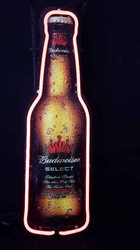 lot 7 image: Bud Light Select Neon Sign