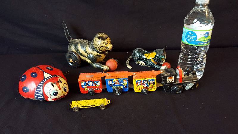 lot 144 image: Group of Tin Litho Toys