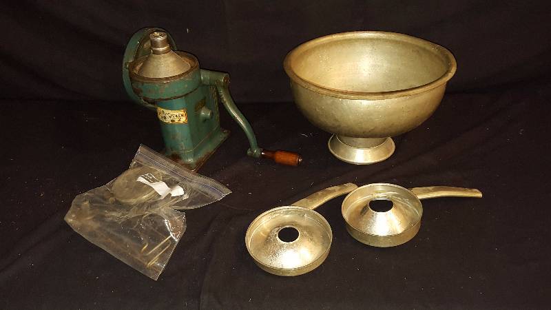 lot 163 image: Dairy Queen Cream Separator