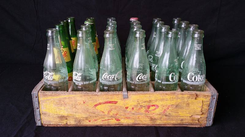 lot 86 image: Squirt Case Coca Cola & Mellow Yellow Bottles