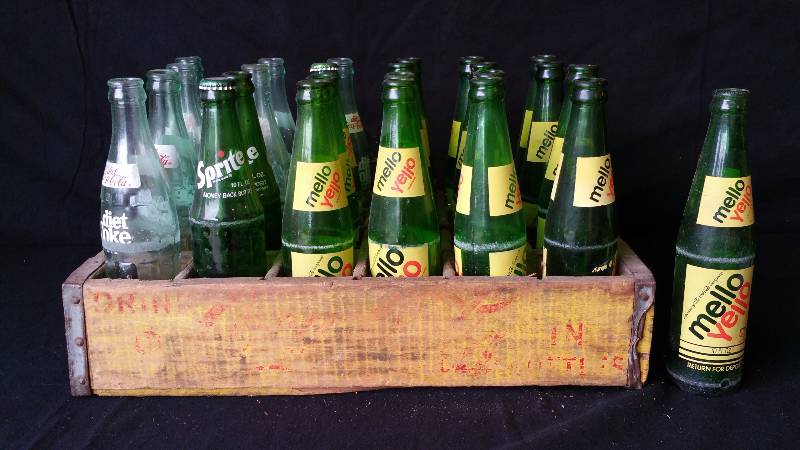 lot 87 image: Wood Coca Cola Case w Diet Coke & Mellow Yellow Bottles