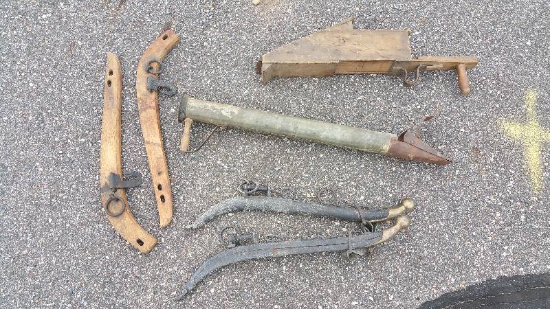 lot 101 image: Group of Primitive Items