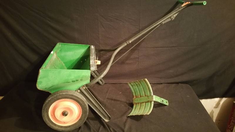 lot 170 image: Scotts Drop Spreader