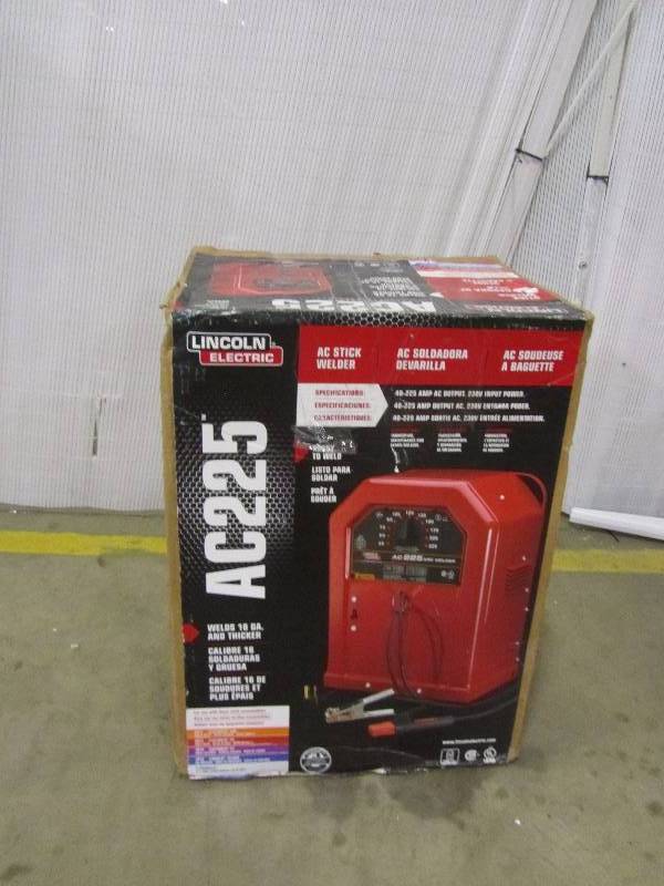lot 7 image: Lincoln Electric 225 Amp ArcStick Welder