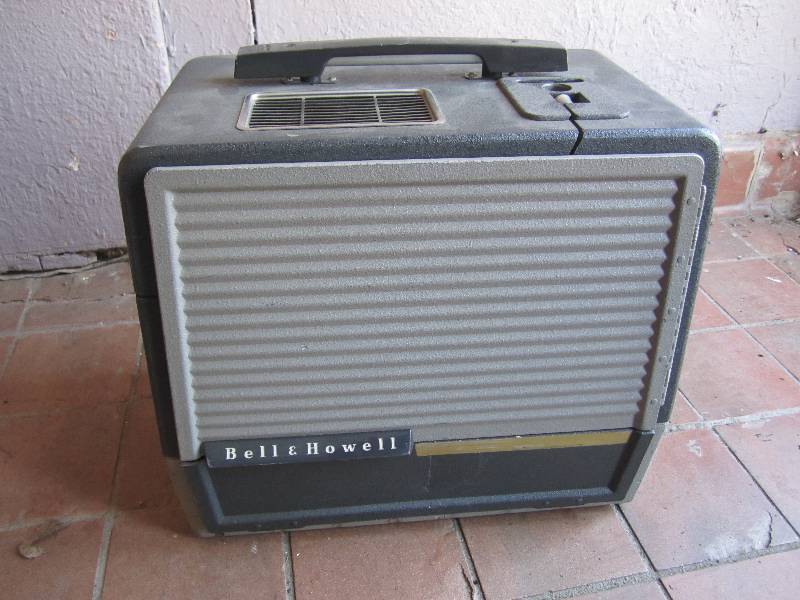 lot 12 image: Vintage Bell & Howell Filmosound 38...