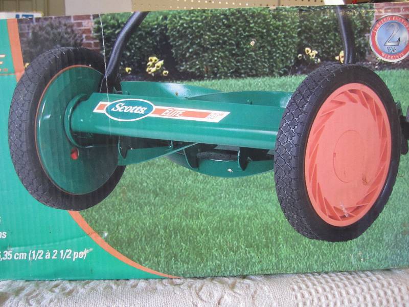 lot 24 image: Scotts 16 Elite Push Reel Mower Op...