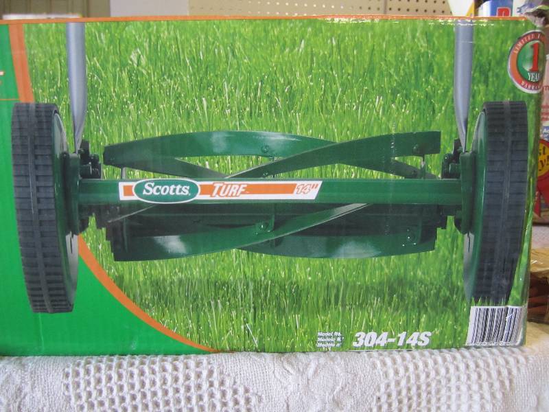 lot 26 image: Scotts 14 Turf Push Reel Mower Ope...