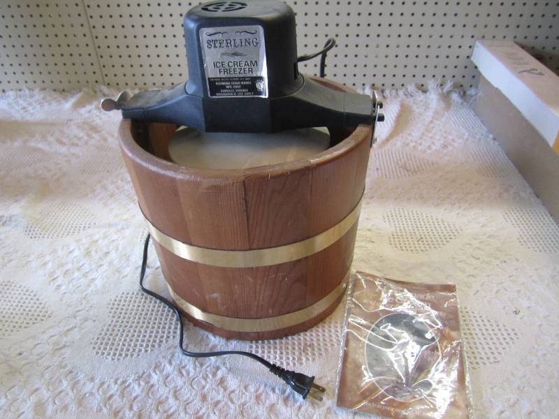 lot 56 image: Sterling 5 quart Ice Cream Freezer ...