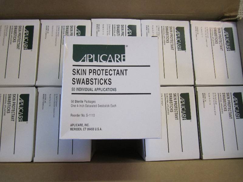 lot 70 image: Case of 10 Boxes of 50 Skin Protect...