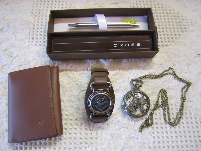 lot 75 image: Lot of Wolves Pocket Watch Spiderma...