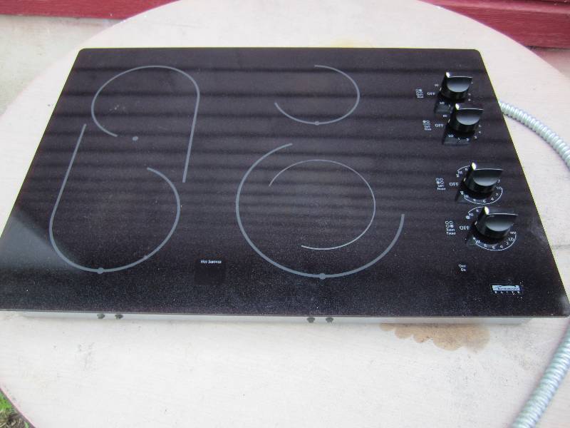lot 79 image: Kenmore Elite Countertop Stove. Wor...