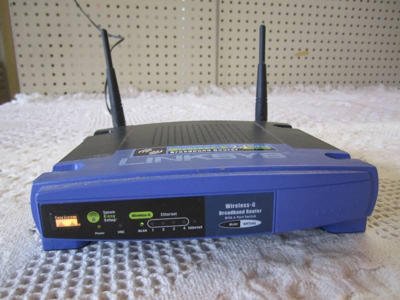 lot 86 image: Linksys Wireless-G 2.4 GHz Broadban...