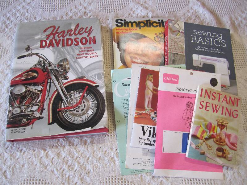 lot 98 image: Large Harley Davidson Book (10.25 ...