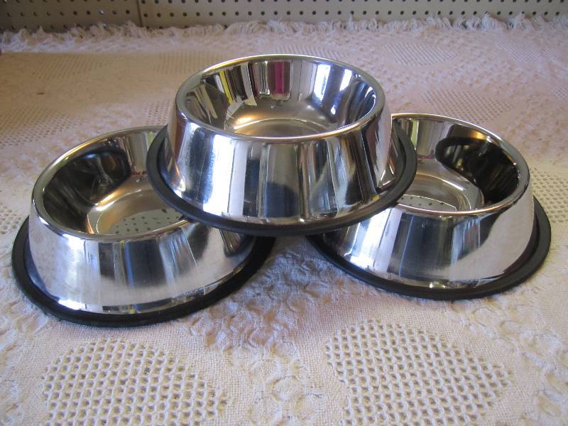 lot 135 image: Lot of 3 Stainless Steel Pet Bowls ...