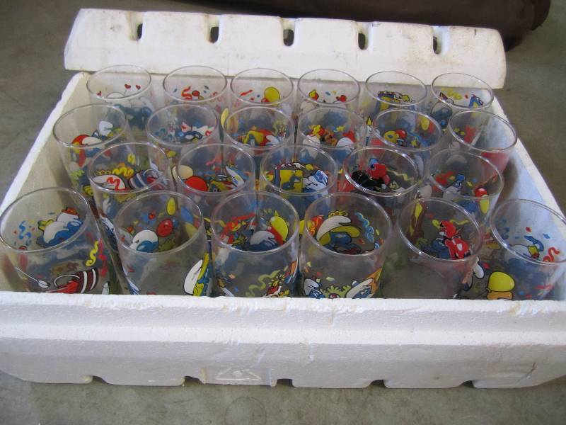 lot 155 image: Lot of Vintage Collector Smurf Glas...